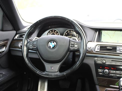 Used 2013 BMW 750i image 13