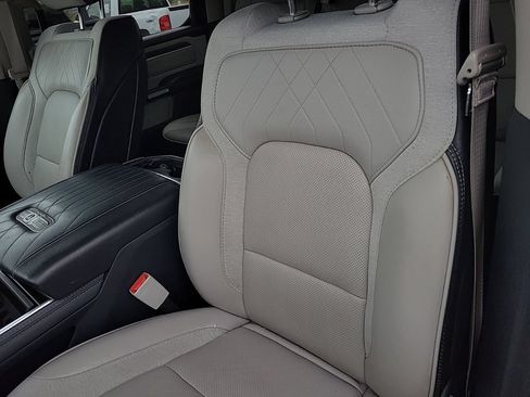 Used 2022 RAM 1500 Limited AWD/4WD image 12