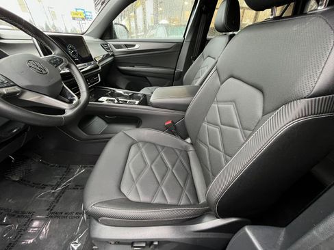 Used 2025 Volkswagen Atlas Cross Sport SE image 27