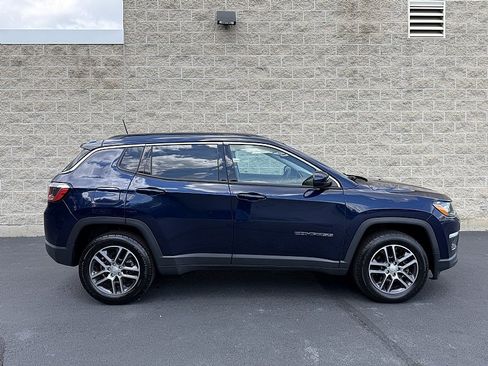 Used 2018 Jeep Compass Latitude w/ Popular Equipment Group AWD/4WD image 2