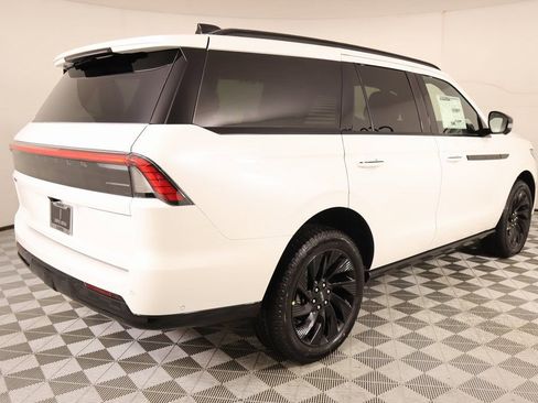 New 2025 Lincoln Navigator Reserve w/ Jet Appearance Package image 22
