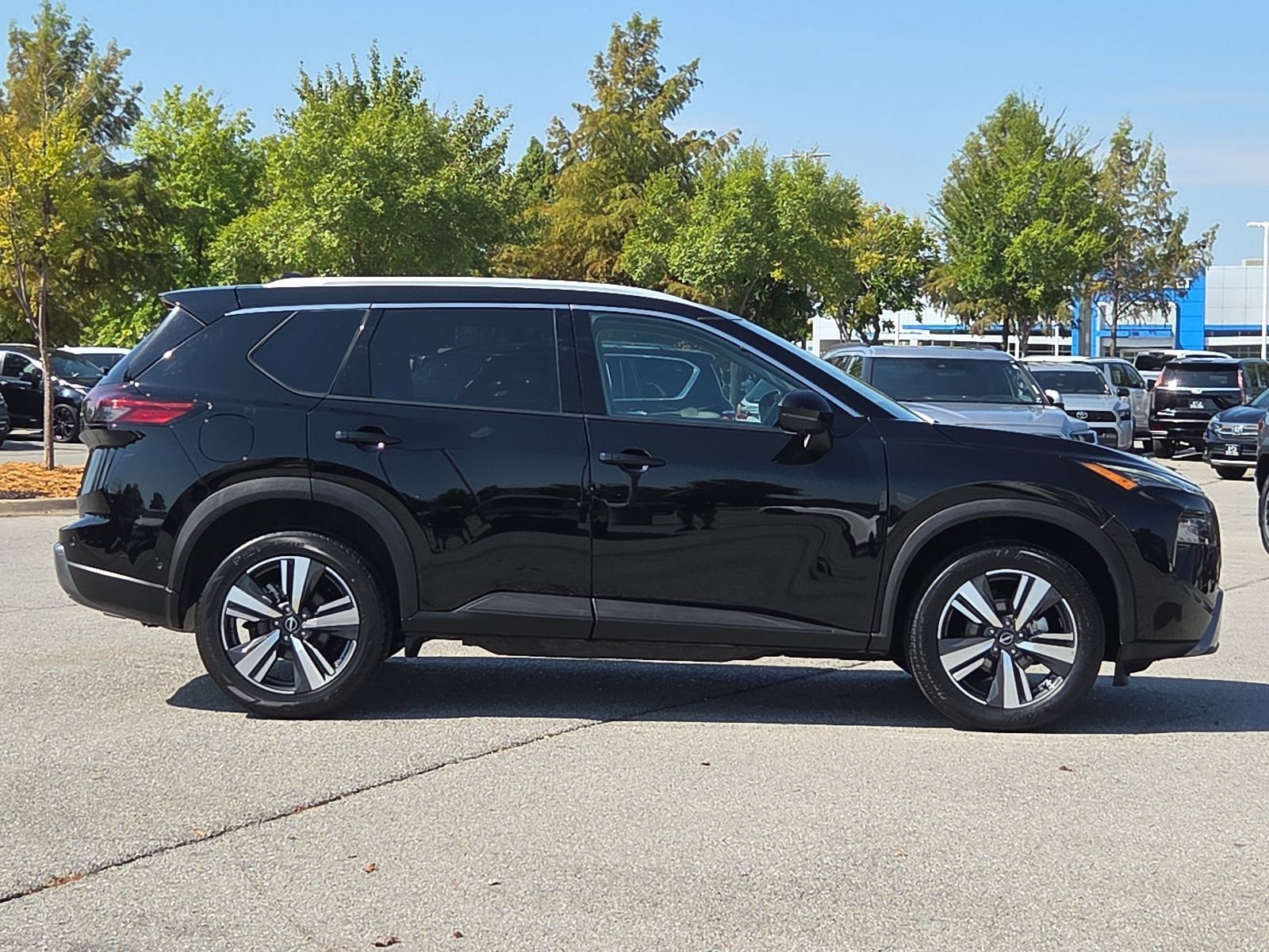 Used 2026 Nissan Rogue SL FWD image 6