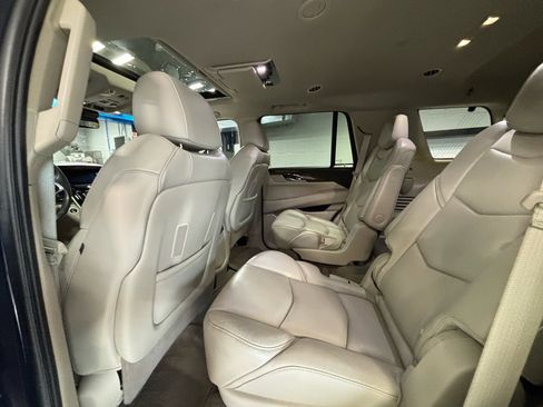 Used 2020 Cadillac Escalade Premium Luxury image 23