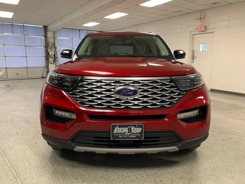 Used 2023 Ford Explorer Platinum w/ Premium Technology Package AWD/4WD image 2