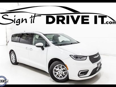 Used 2023 Chrysler Pacifica Touring-L