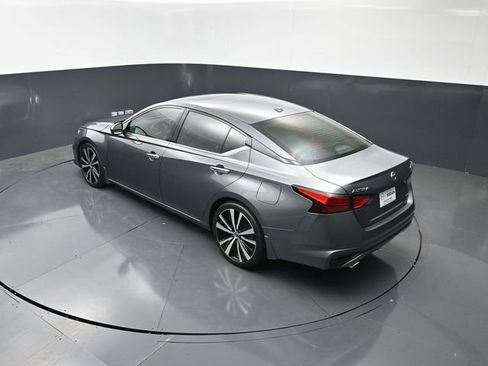 Used 2020 Nissan Altima 2.0 Platinum FWD image 15