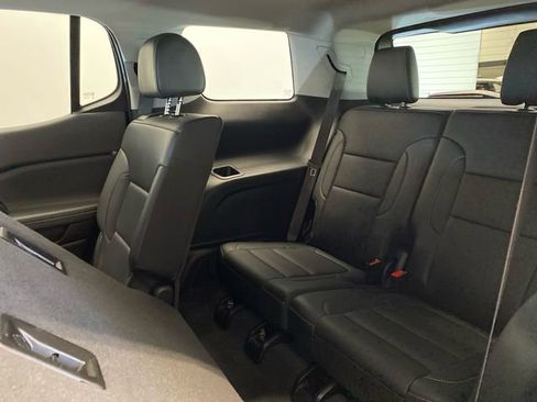 Used 2023 GMC Acadia SLT image 16