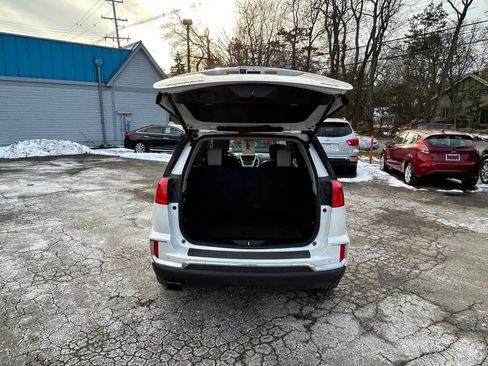 Used 2017 GMC Terrain SLT w/ Open Road Package image 12