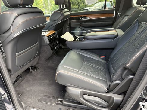 Used 2024 Jeep Grand Wagoneer L Series III AWD/4WD image 24