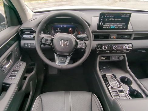 Used 2024 Honda Pilot Elite image 15
