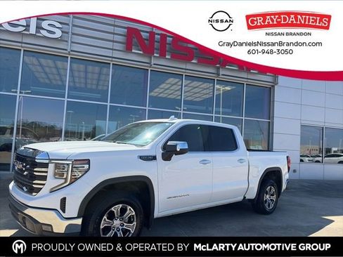 Used 2024 GMC Sierra 1500 SLT image 1