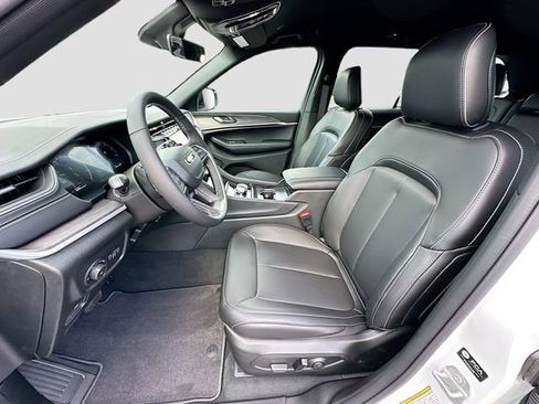 New 2025 Jeep Grand Cherokee Limited w/ Black Appearance Package image 15