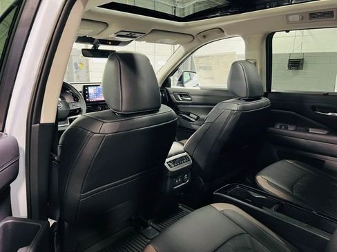 New 2026 Nissan Pathfinder Platinum image 24