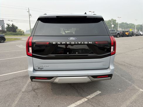Used 2025 Ford Expedition Max Platinum w/ Driver's Package AWD/4WD image 4