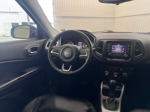 Used 2018 Jeep Compass Latitude w/ Safe & Security Group FWD image 15