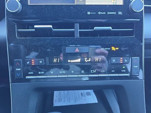 Used 2022 Toyota Avalon Limited image 24