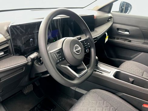 New 2025 Nissan Kicks SV w/ Charging Package image 15