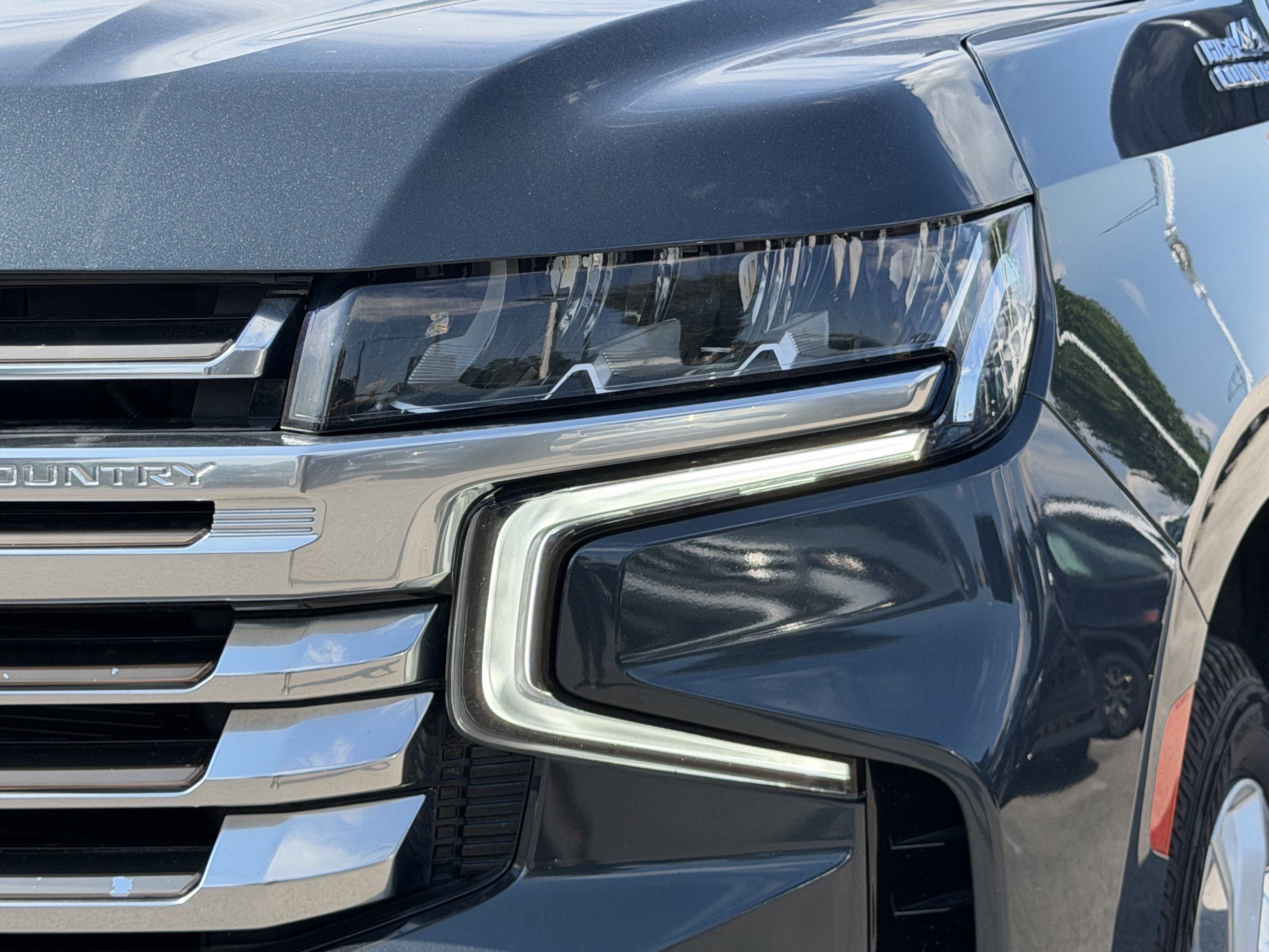 Used 2022 Chevrolet Suburban High Country AWD/4WD image 6
