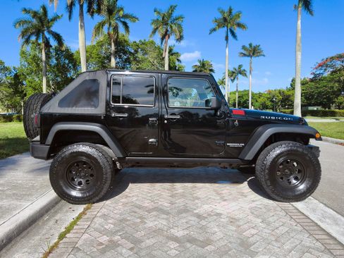 Used 2014 Jeep Wrangler Unlimited Rubicon w/ Connectivity Group AWD/4WD image 8