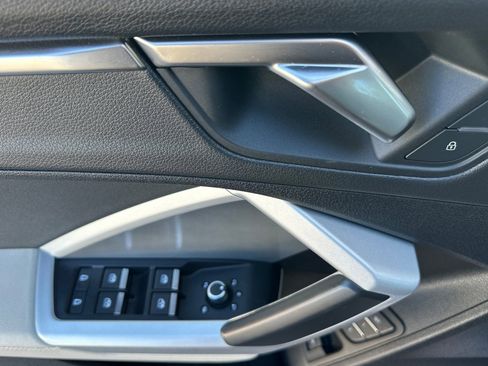 Used 2023 Audi Q3 2.0T Premium w/ Convenience Package image 11