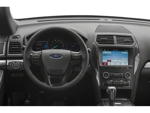 Used 2018 Ford Explorer Platinum AWD/4WD image 4
