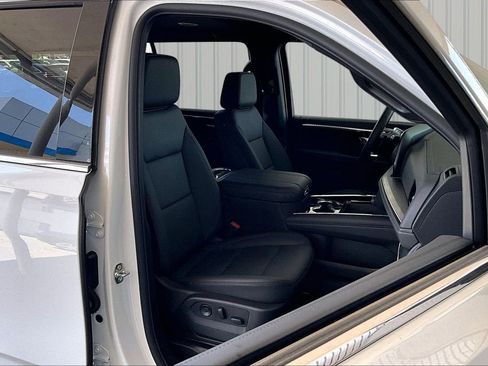 New 2026 Chevrolet Suburban LT AWD/4WD image 5
