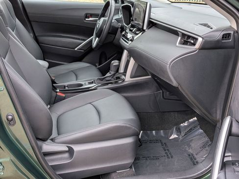Used 2024 Toyota Corolla Cross XLE w/ Convenience Package AWD/4WD image 29