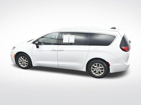 Used 2025 Chrysler Pacifica Select FWD image 31