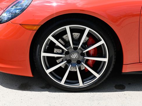 Used 2019 Porsche 911 Cabriolet image 9