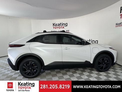 Used 2026 Toyota C-HR AWD/4WD image 4