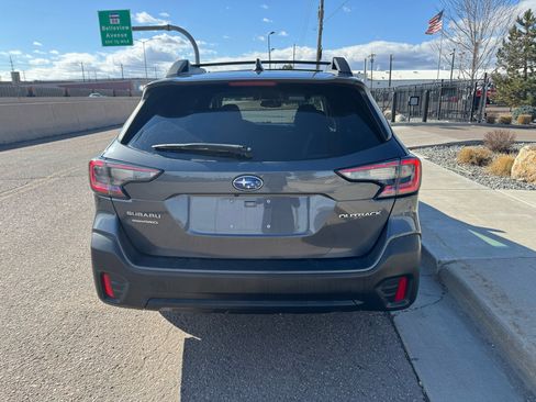 Used 2022 Subaru Outback Premium image 4