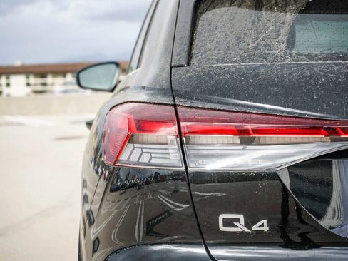 Used 2024 Audi Q4 e-tron Premium Plus image 9