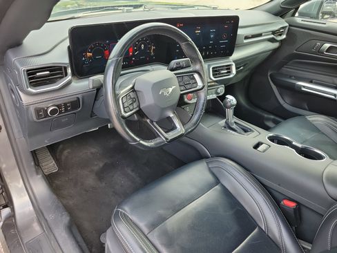 Used 2025 Ford Mustang Premium RWD image 3