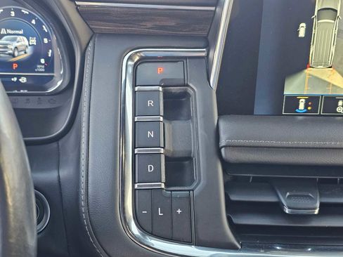 Used 2023 Chevrolet Suburban Z71 w/ Luxury Package image 31