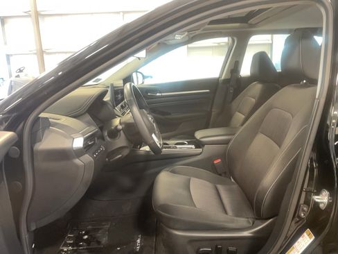 Used 2023 Nissan Altima 2.5 SV w/ SV Premium Package image 8