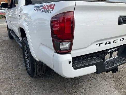 Used 2019 Toyota Tacoma TRD Sport image 78