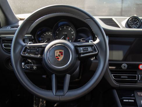 Certified 2026 Porsche Macan AWD/4WD image 16