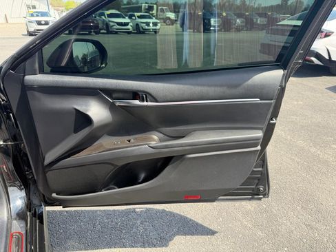 Used 2021 Toyota Camry SE image 19