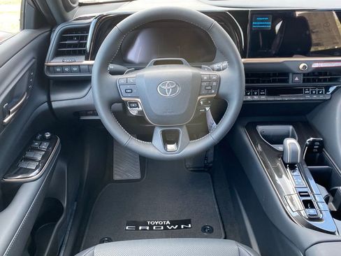 New 2025 Toyota Crown Signia image 9