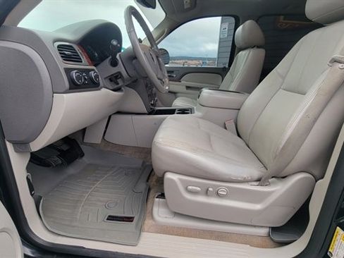 Used 2011 Chevrolet Suburban LT image 21