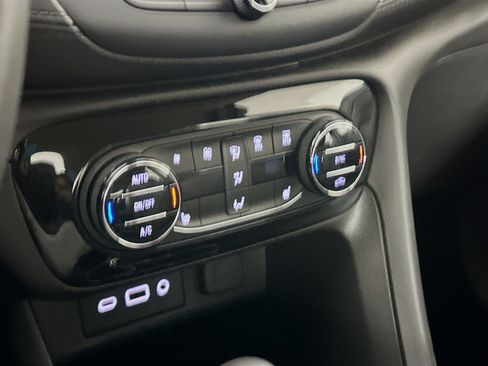 Used 2021 Buick Encore GX Select w/ Sport Touring Package image 24