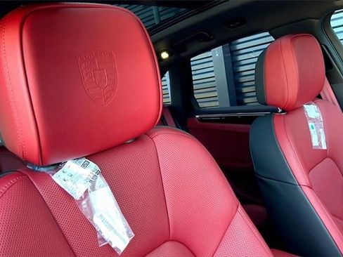 Certified 2026 Porsche Macan S image 8