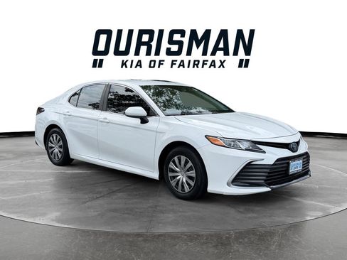 Used 2022 Toyota Camry LE FWD image 1
