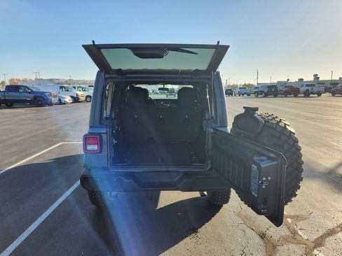 Used 2021 Jeep Wrangler Unlimited Sport image 10