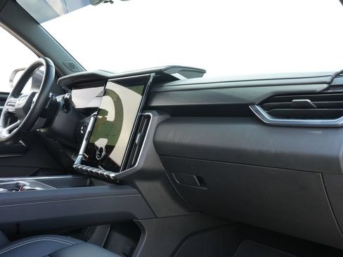 Used 2026 GMC Acadia Elevation w/ Elevation Premium Package FWD image 23