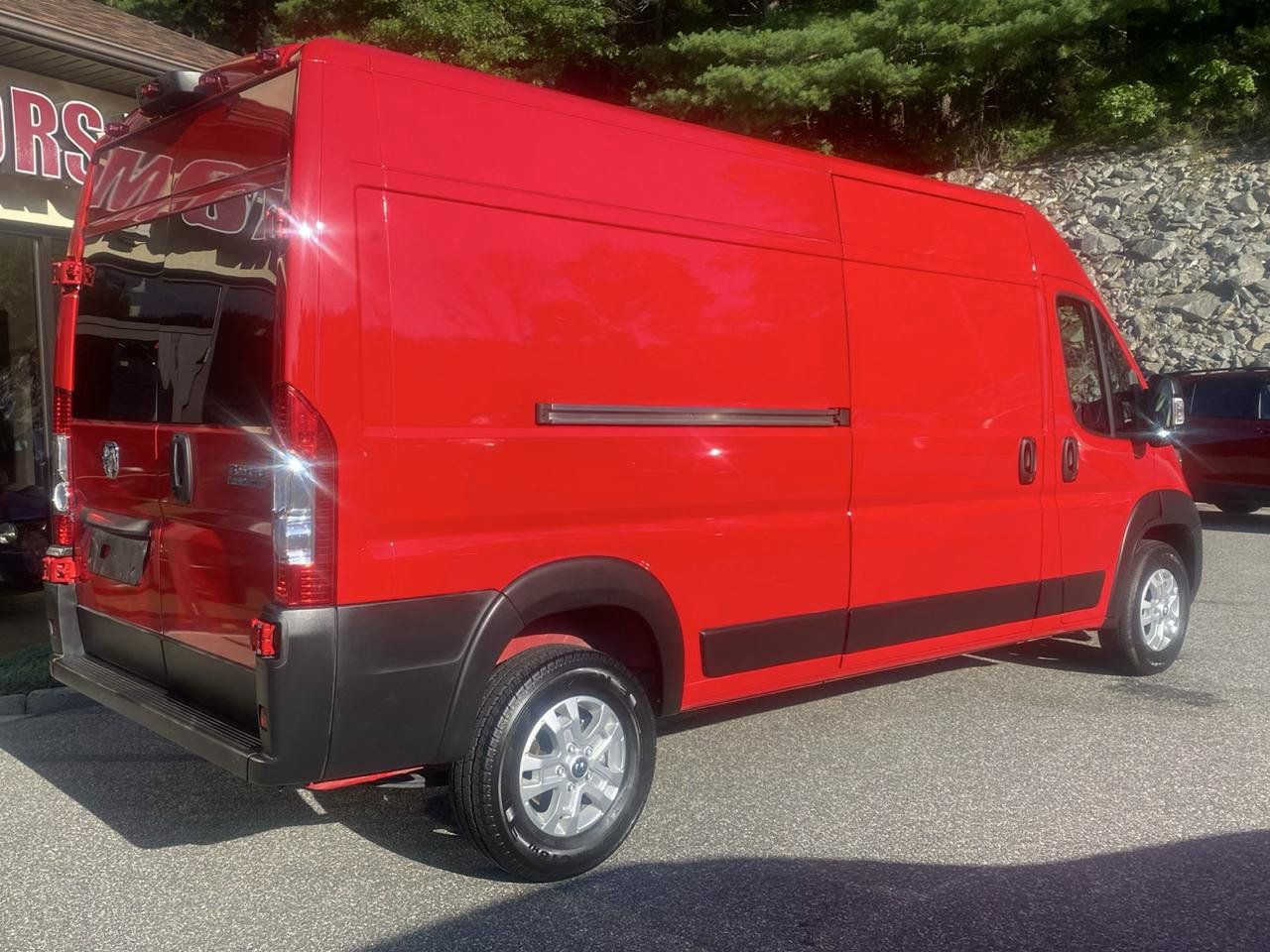Used 2025 RAM ProMaster 3500 w/ Quick Order Package 22G SLT FWD image 2