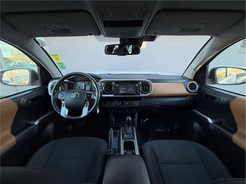 Used 2018 Toyota Tacoma SR5 image 17