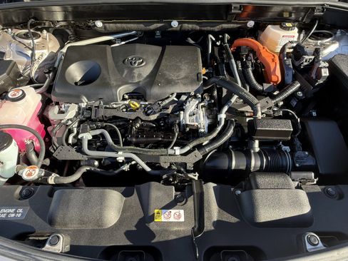 Used 2021 Toyota Venza Limited image 32