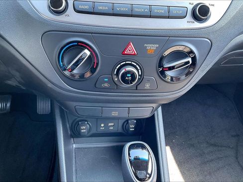 Used 2018 Hyundai Accent SE FWD image 15