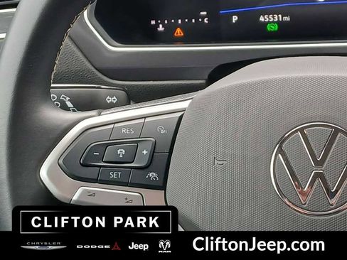 Used 2024 Volkswagen Tiguan SE image 22